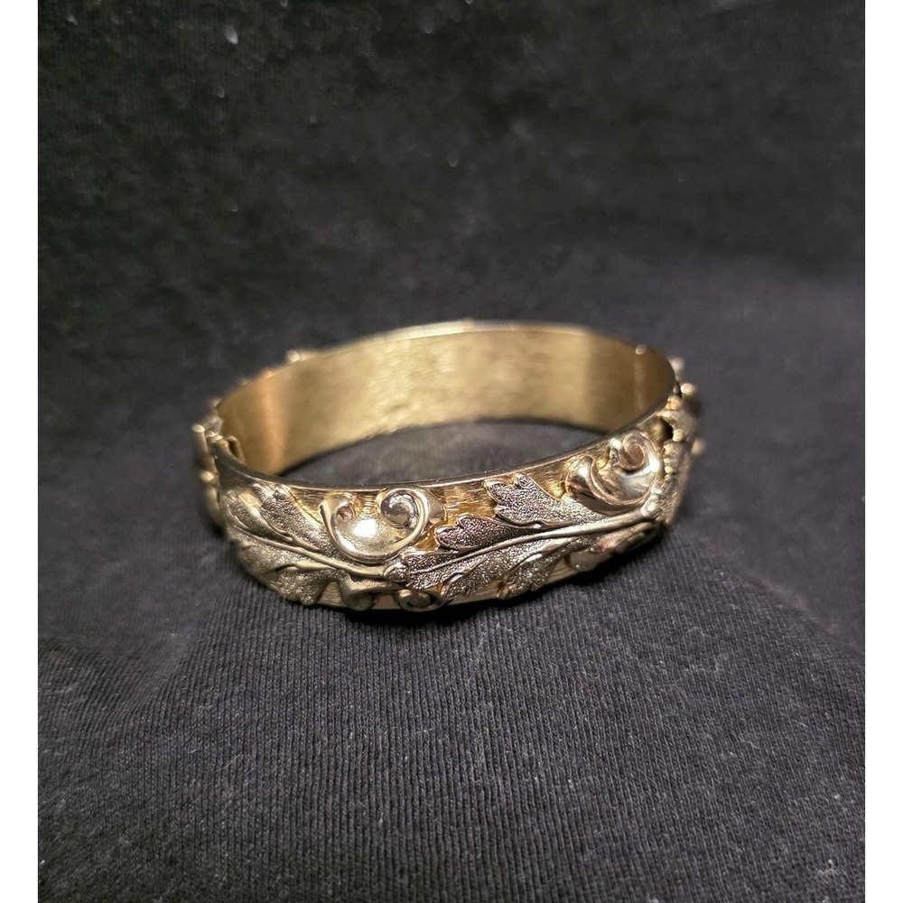 VTG Whiting & Davis gold Tone Hinged Bangle Bracelet Oak Leaf Scroll Gold